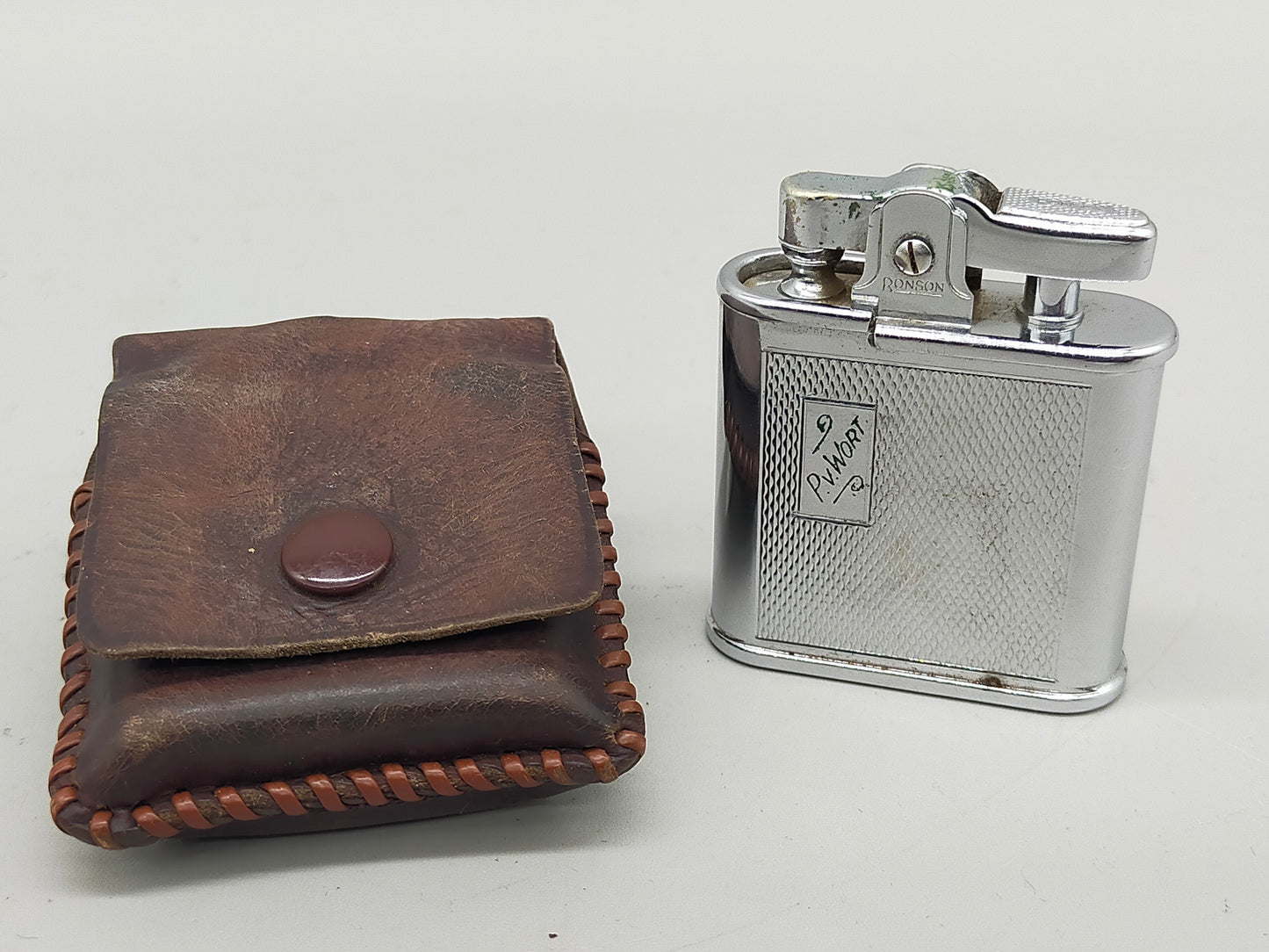 Vintage Ronson Whirlwind Feuerzeug – Klassik mit Lederetui