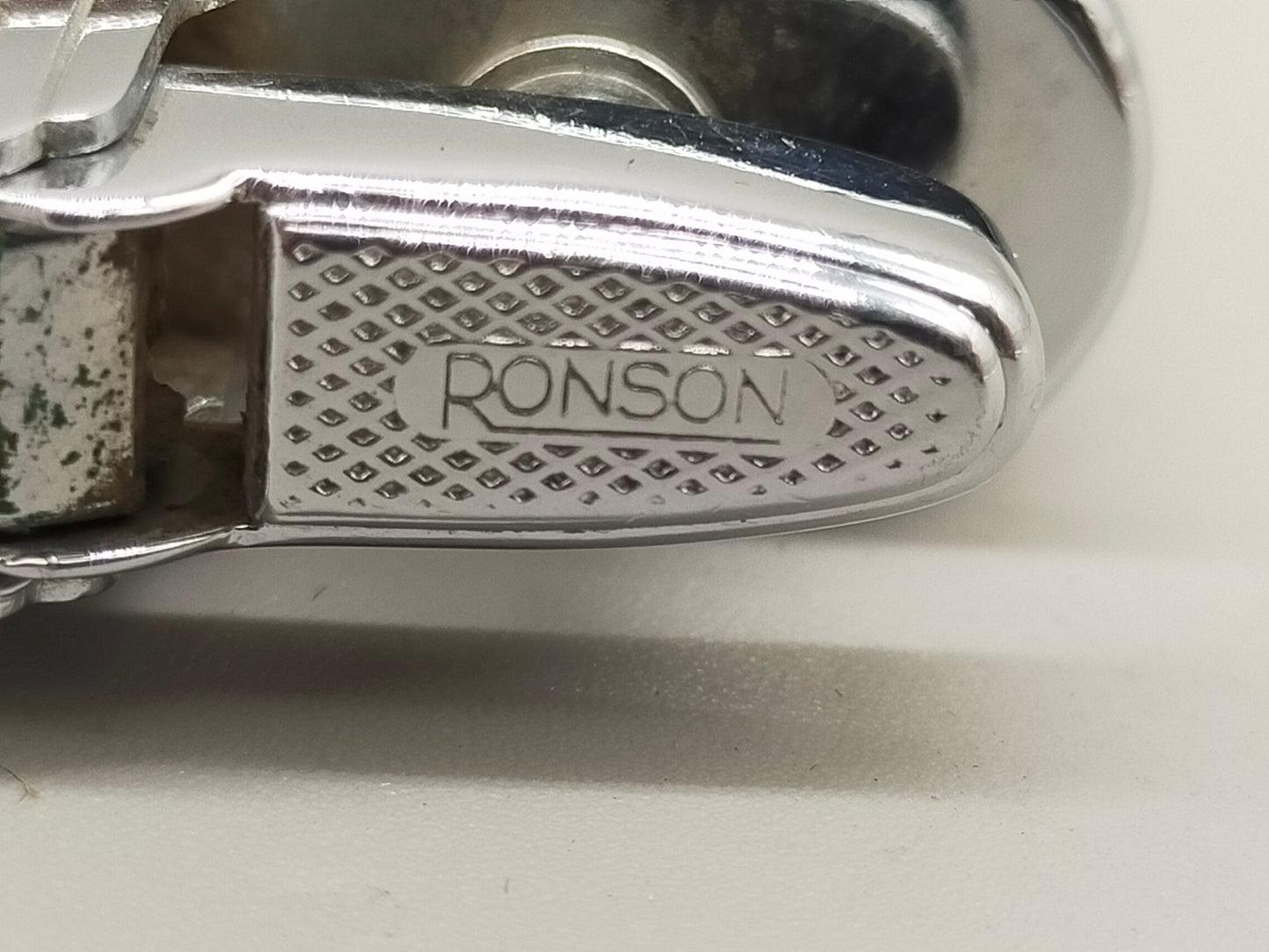 Vintage Ronson Whirlwind Feuerzeug – Klassik mit Lederetui