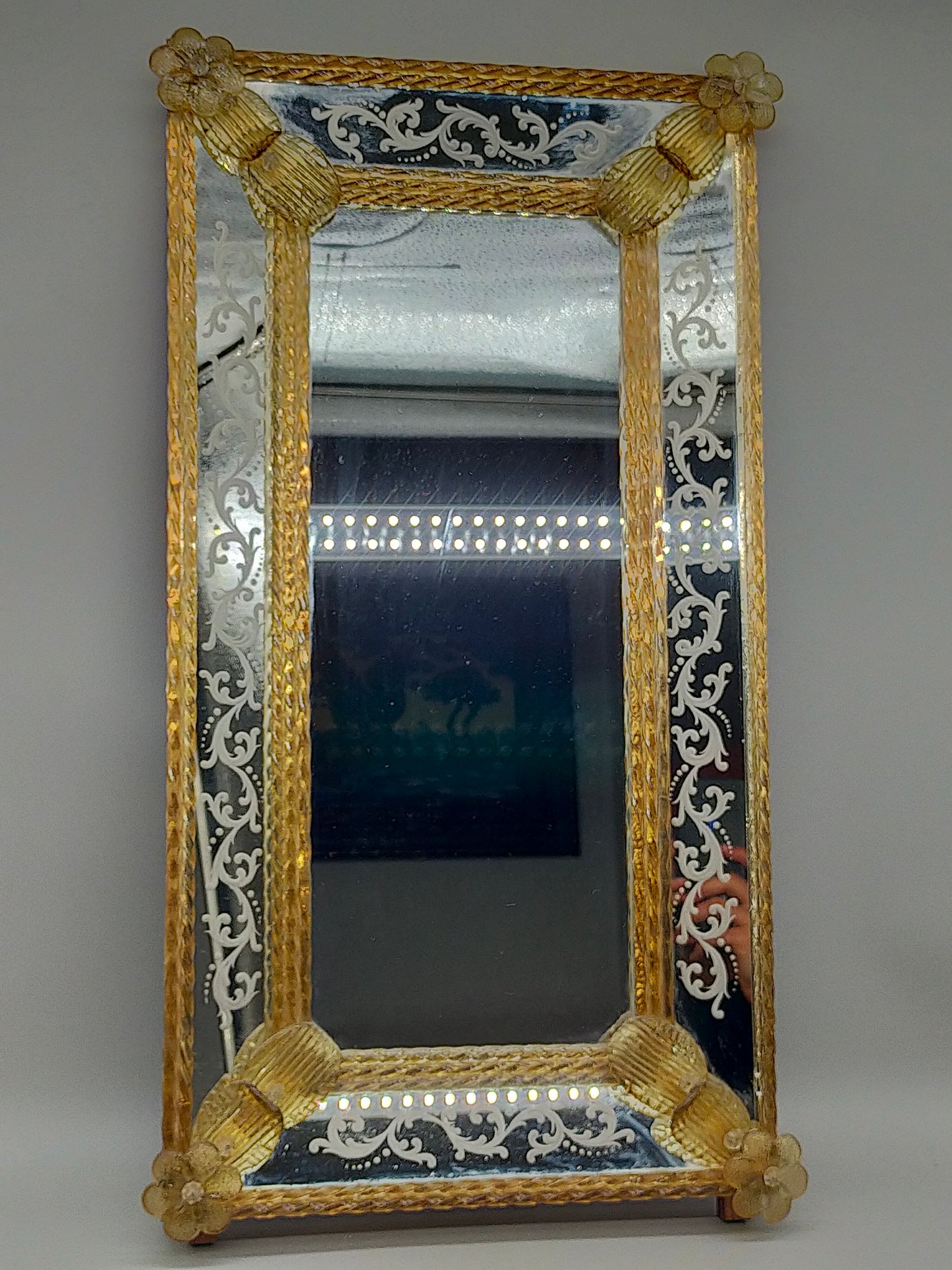 Prachtvoller Murano Glas Wandspiegel – Goldfarbenes Design im Barock-Stil
