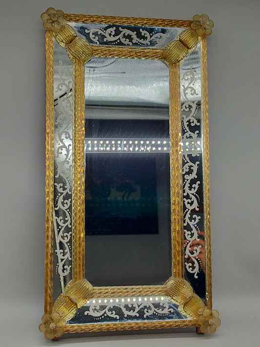 Prachtvoller Murano Glas Wandspiegel – Goldfarbenes Design im Barock-Stil