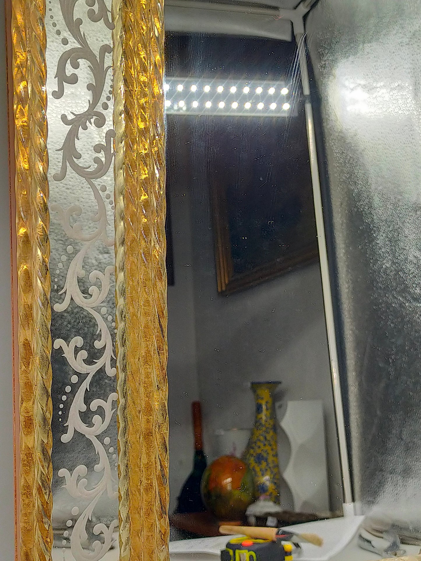 Prachtvoller Murano Glas Wandspiegel – Goldfarbenes Design im Barock-Stil