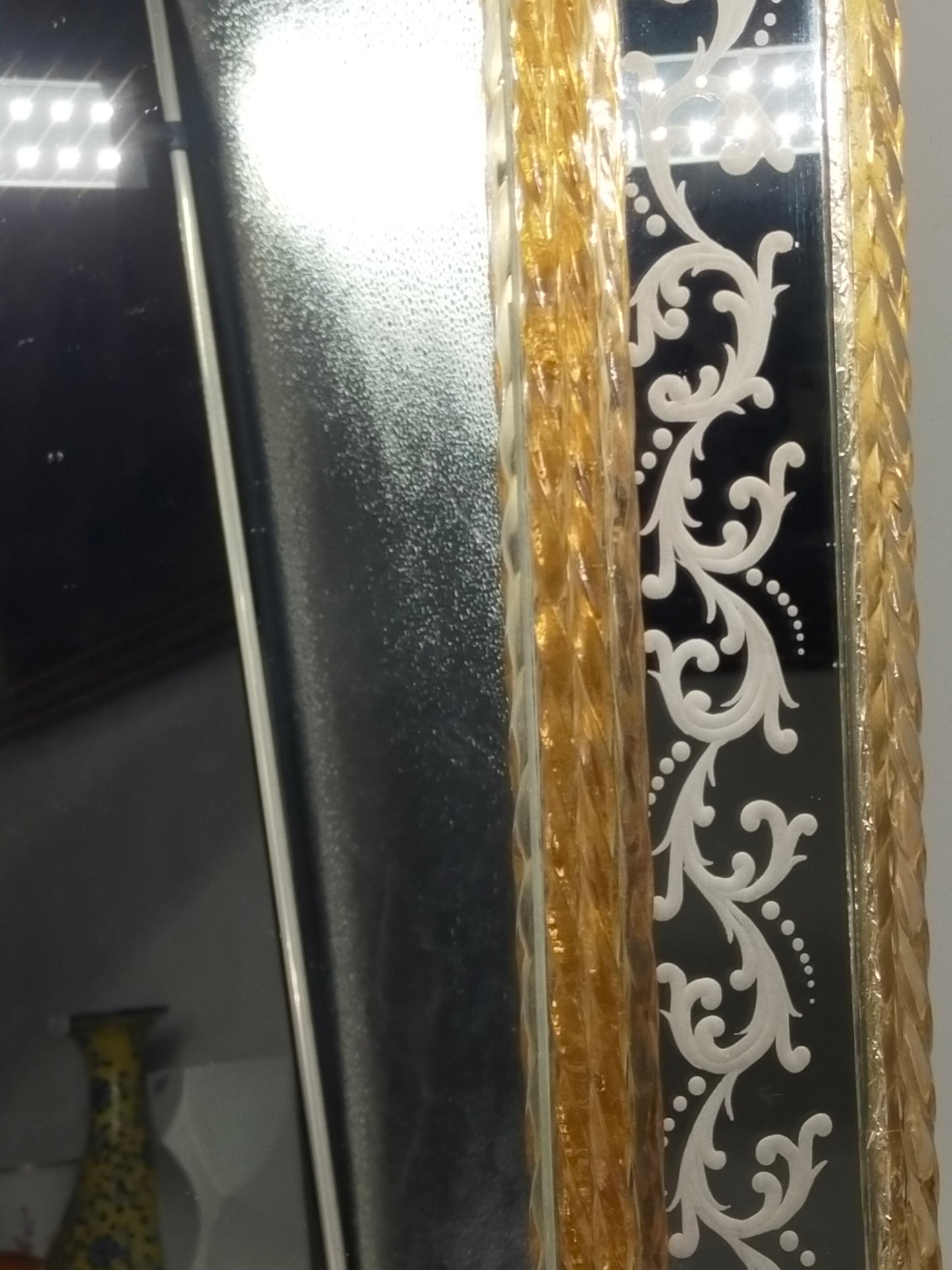 Prachtvoller Murano Glas Wandspiegel – Goldfarbenes Design im Barock-Stil