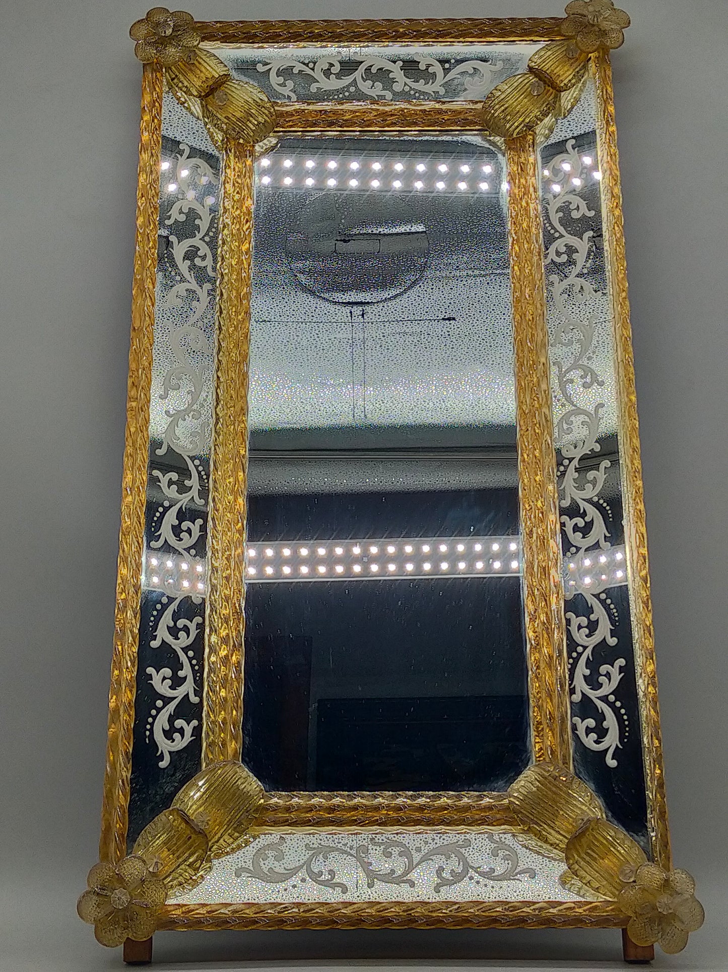 Prachtvoller Murano Glas Wandspiegel – Goldfarbenes Design im Barock-Stil