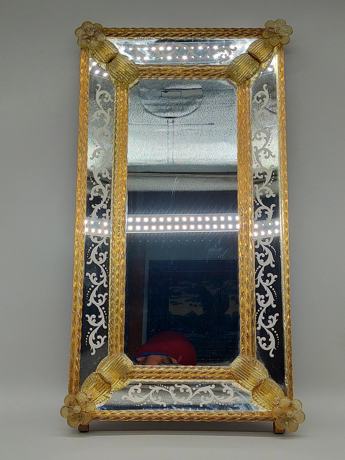 Prachtvoller Murano Glas Wandspiegel – Goldfarbenes Design im Barock-Stil