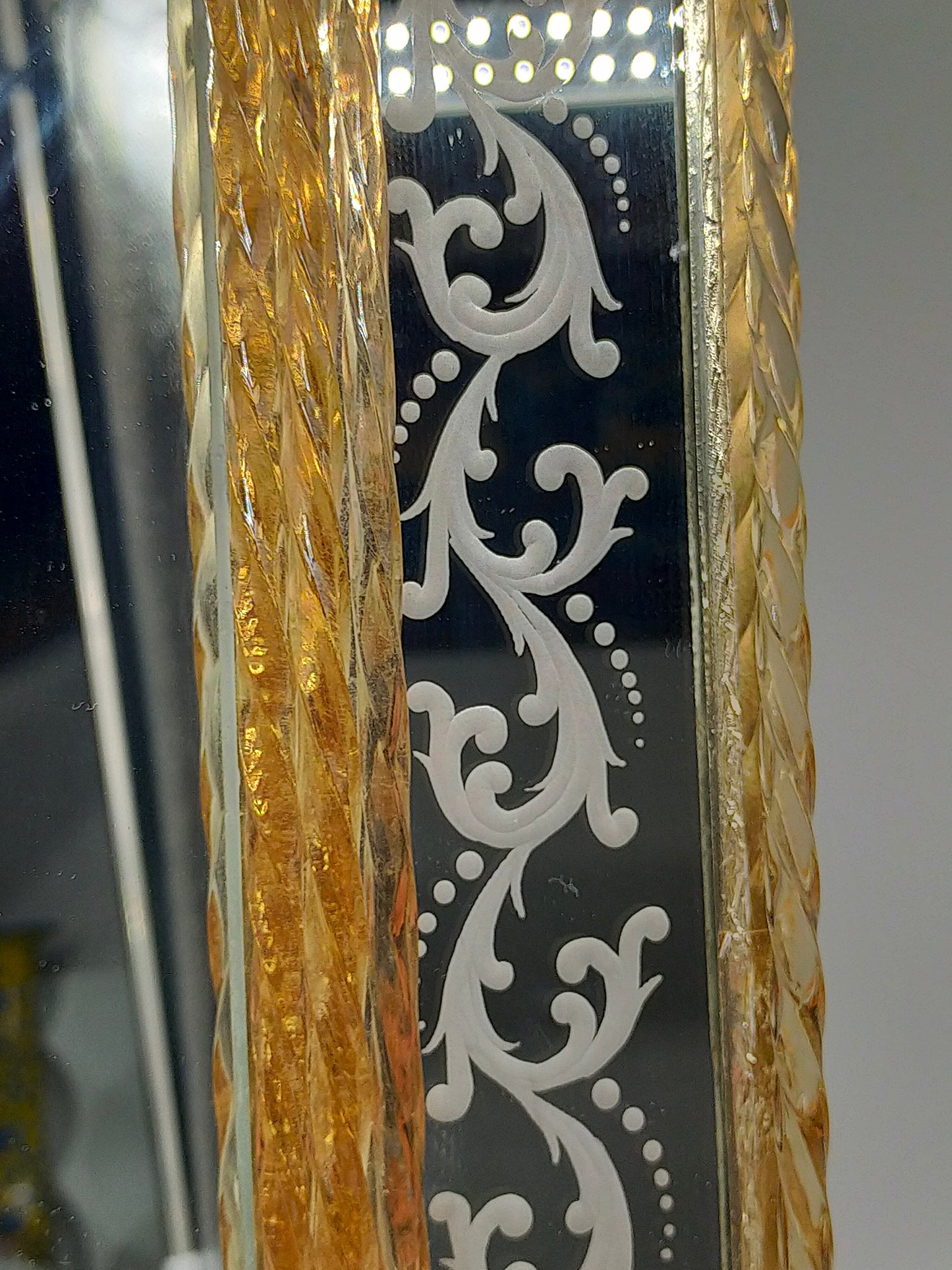 Prachtvoller Murano Glas Wandspiegel – Goldfarbenes Design im Barock-Stil