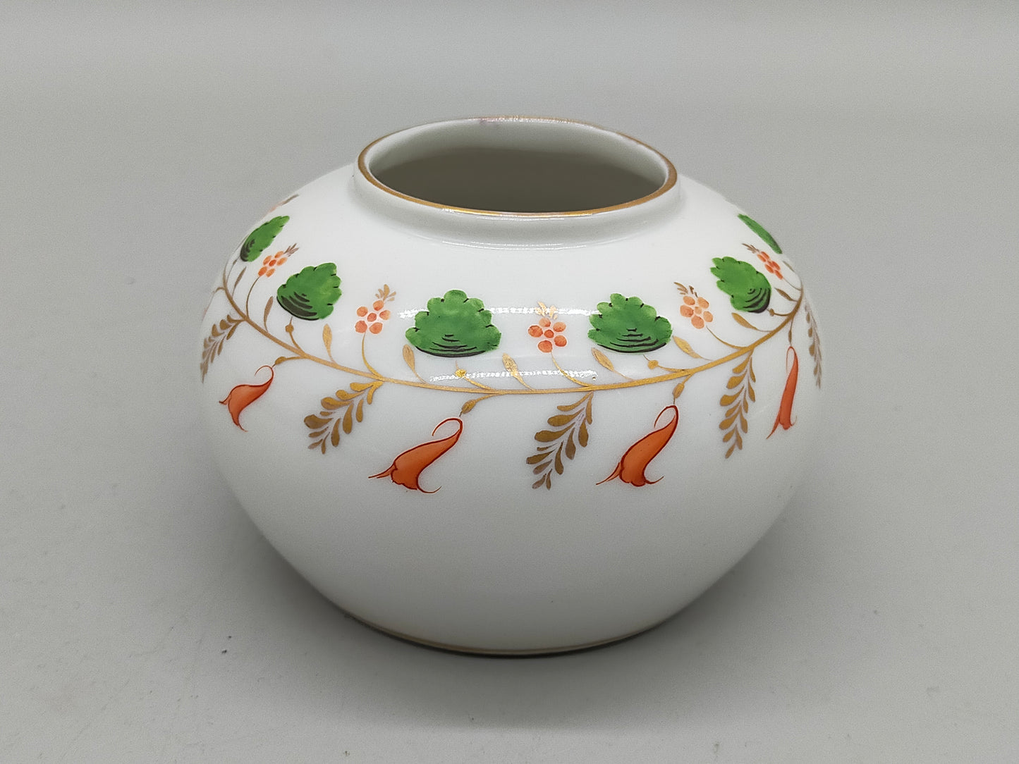 Edle Ludwigsburg Porzellan Vase – Florales Dekor & Goldrand