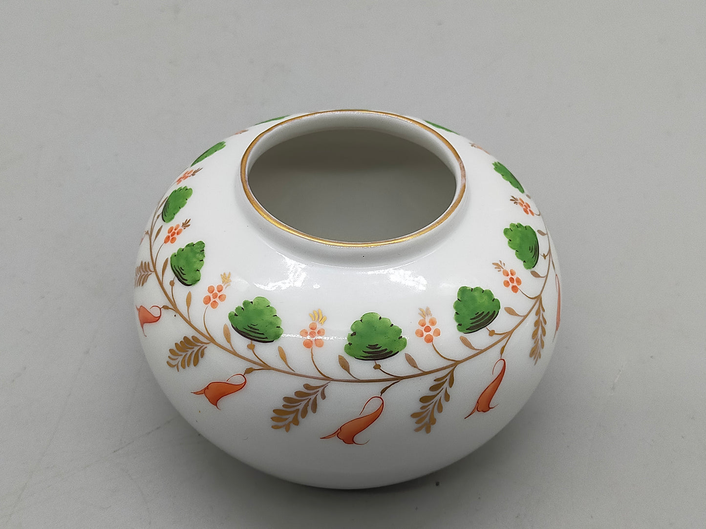 Edle Ludwigsburg Porzellan Vase – Florales Dekor & Goldrand