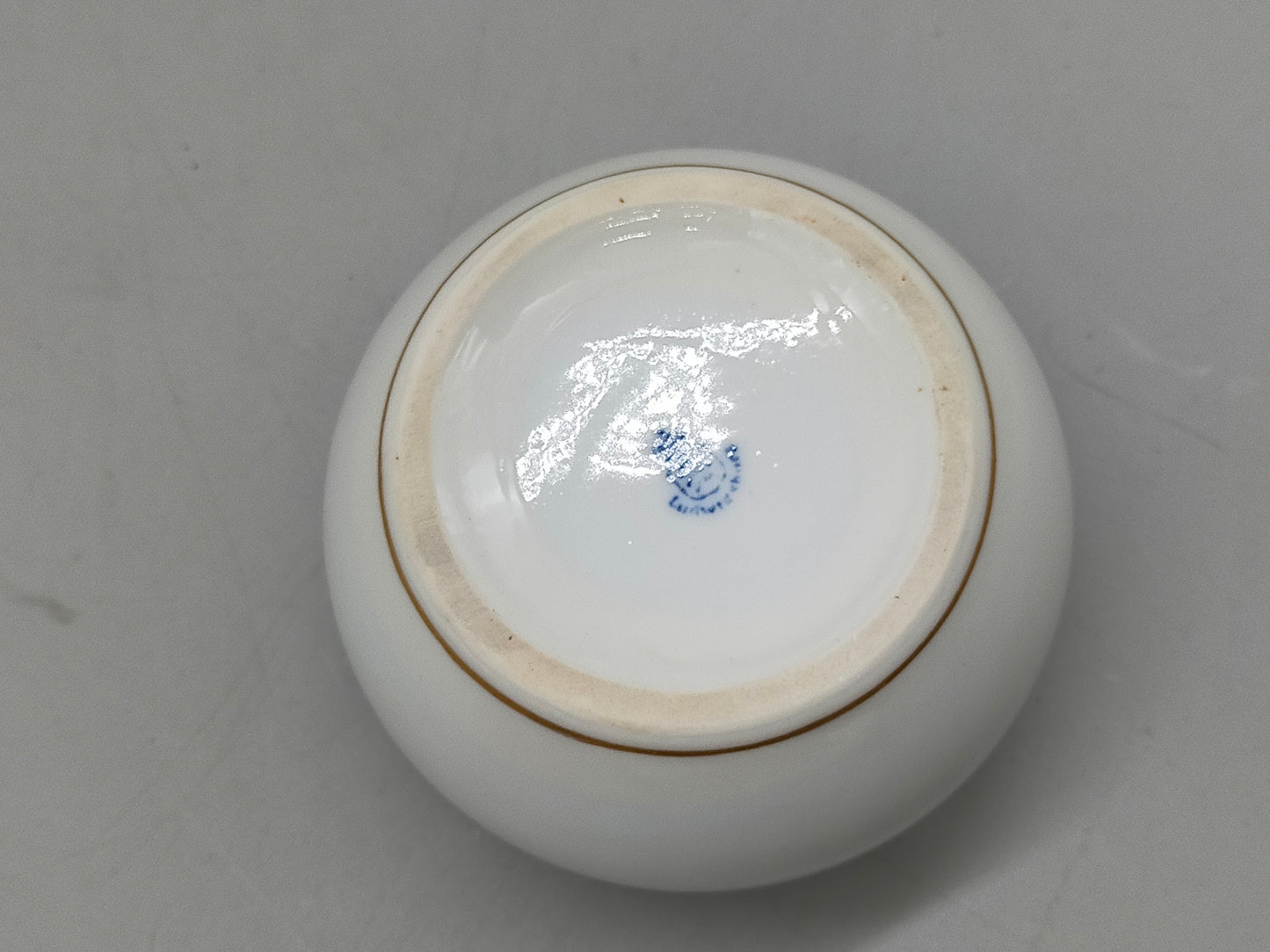Edle Ludwigsburg Porzellan Vase – Florales Dekor & Goldrand