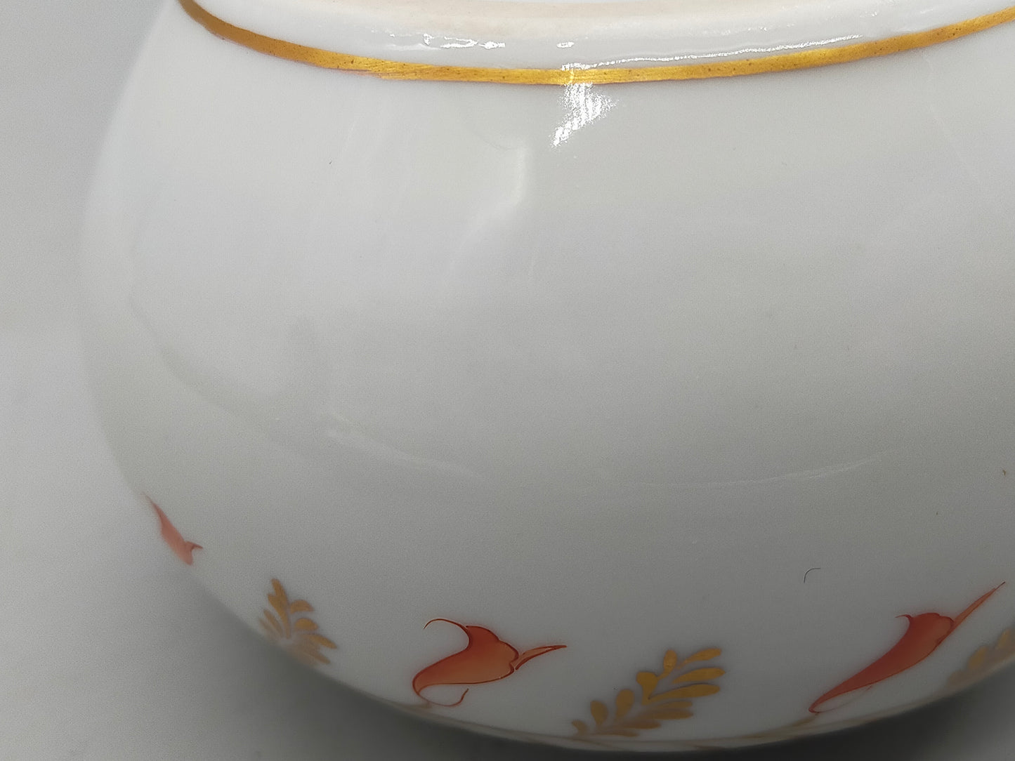 Edle Ludwigsburg Porzellan Vase – Florales Dekor & Goldrand