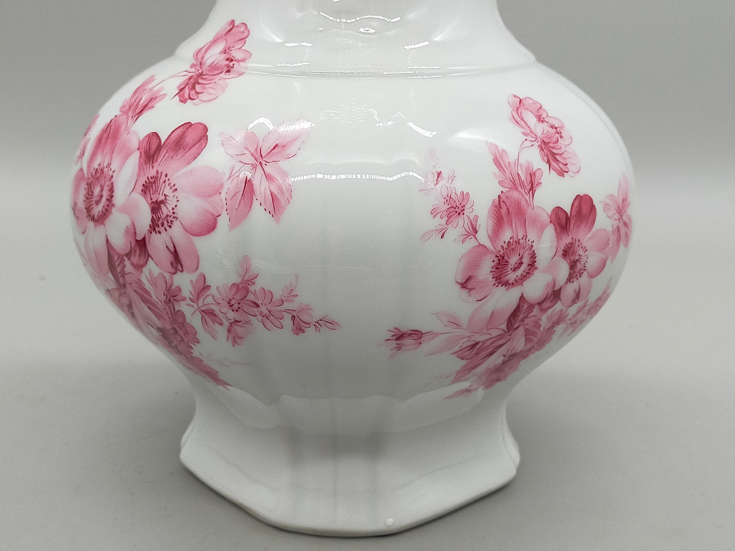 Prachtvolle Bareuther Waldsassen Vase – Florales Dekor in Rosa & Goldrand