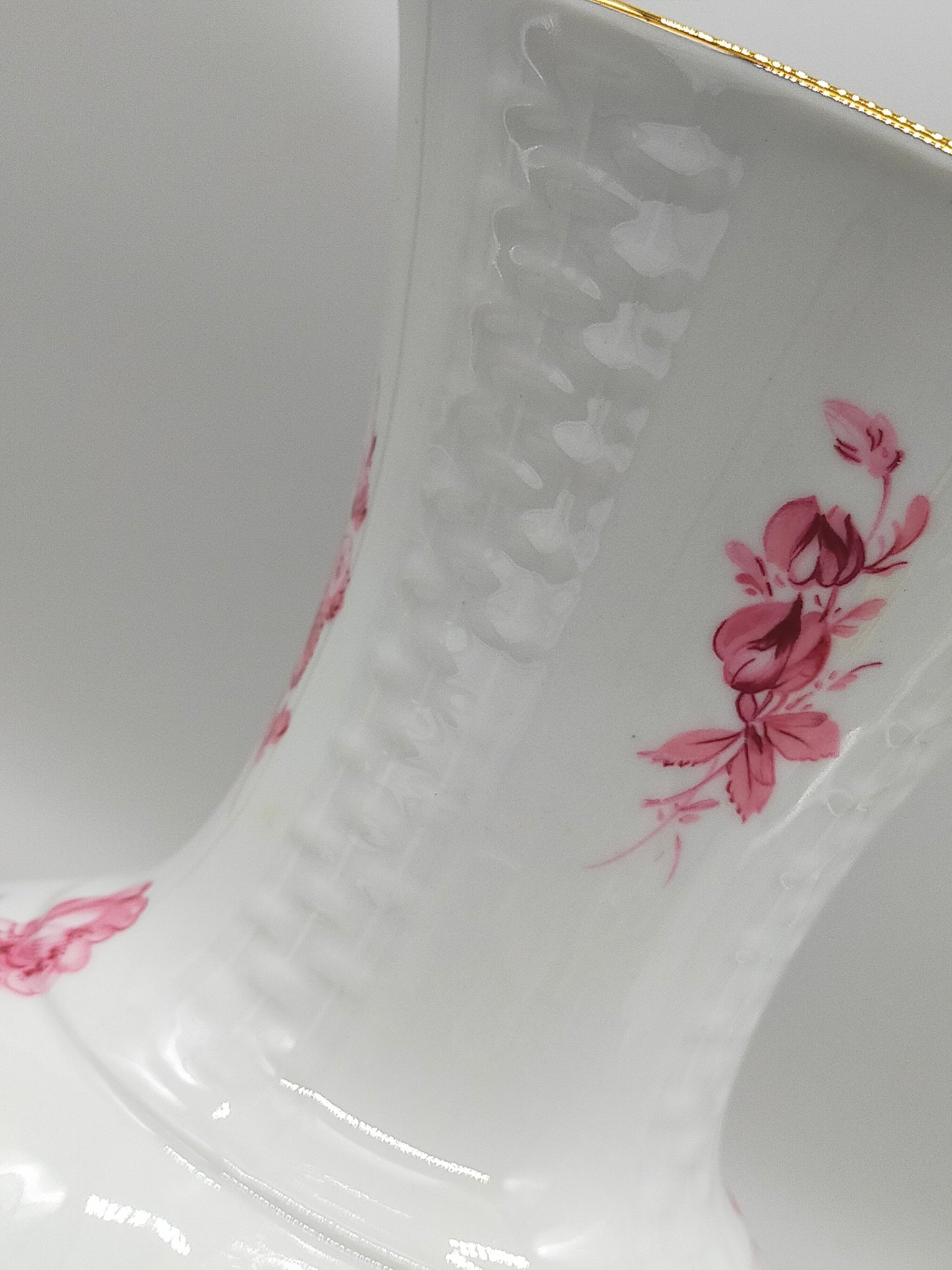 Prachtvolle Bareuther Waldsassen Vase – Florales Dekor in Rosa & Goldrand