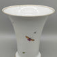 Edle Ludwigsburg Porzellan Vase – Handbemalt mit Pfau & Goldrand
