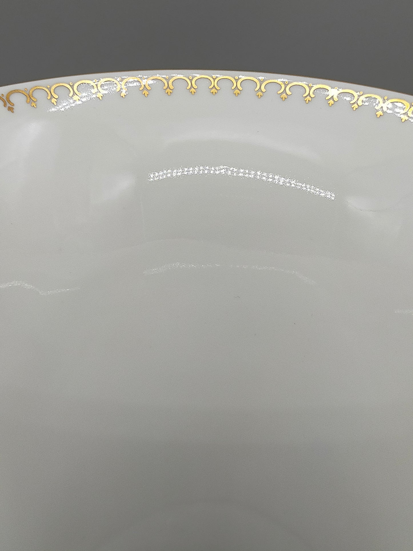 Edle Ludwigsburg Porzellan Vase – Handbemalt mit Pfau & Goldrand