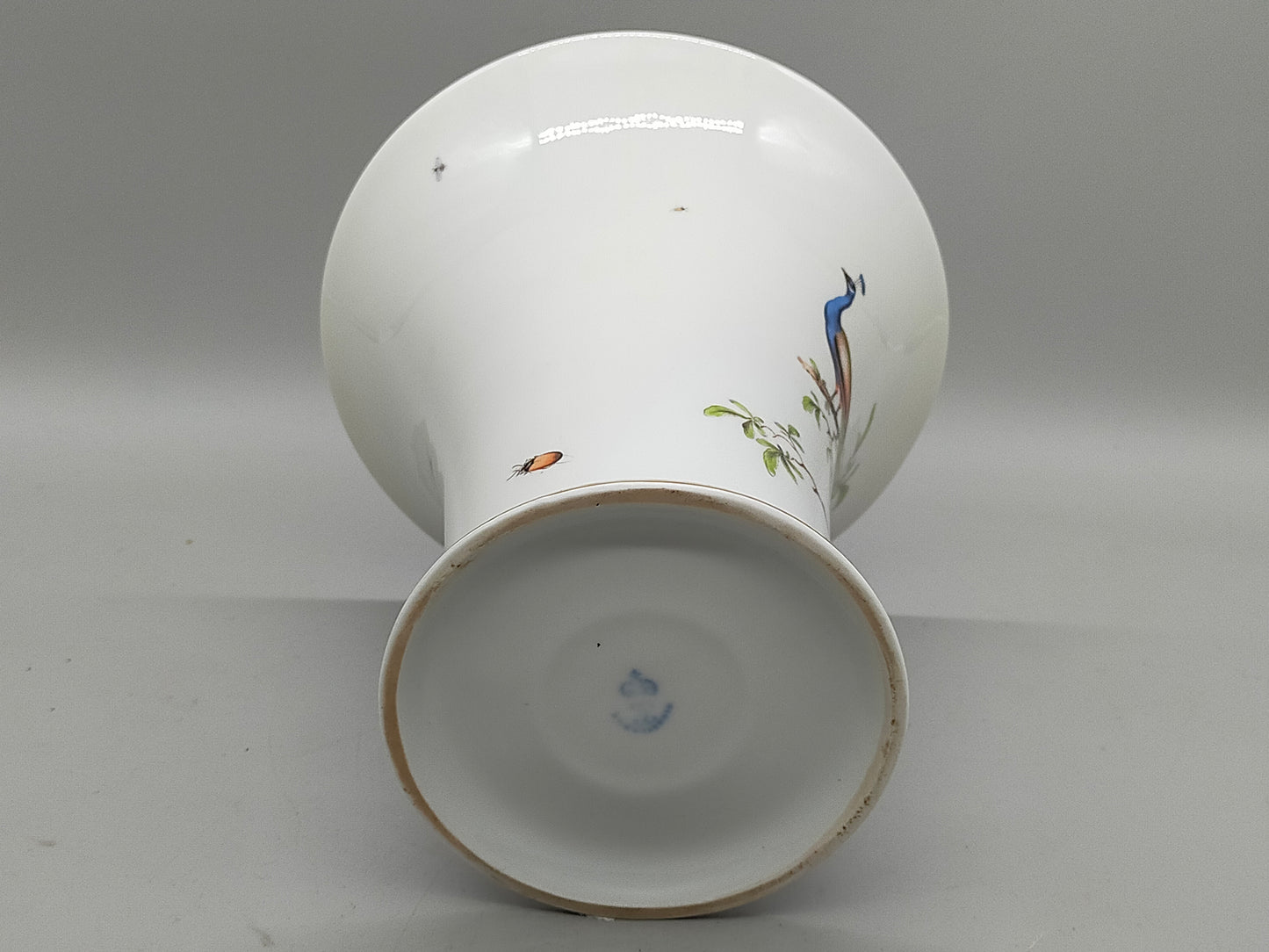 Edle Ludwigsburg Porzellan Vase – Handbemalt mit Pfau & Goldrand