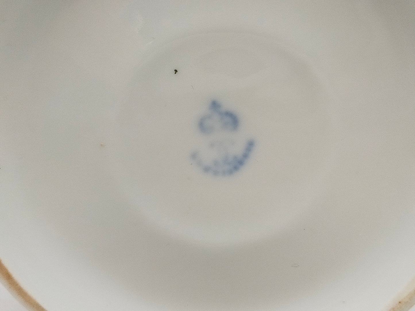 Edle Ludwigsburg Porzellan Vase – Handbemalt mit Pfau & Goldrand