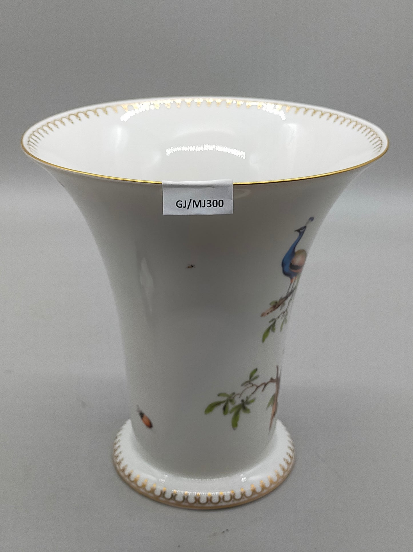 Edle Ludwigsburg Porzellan Vase – Handbemalt mit Pfau & Goldrand
