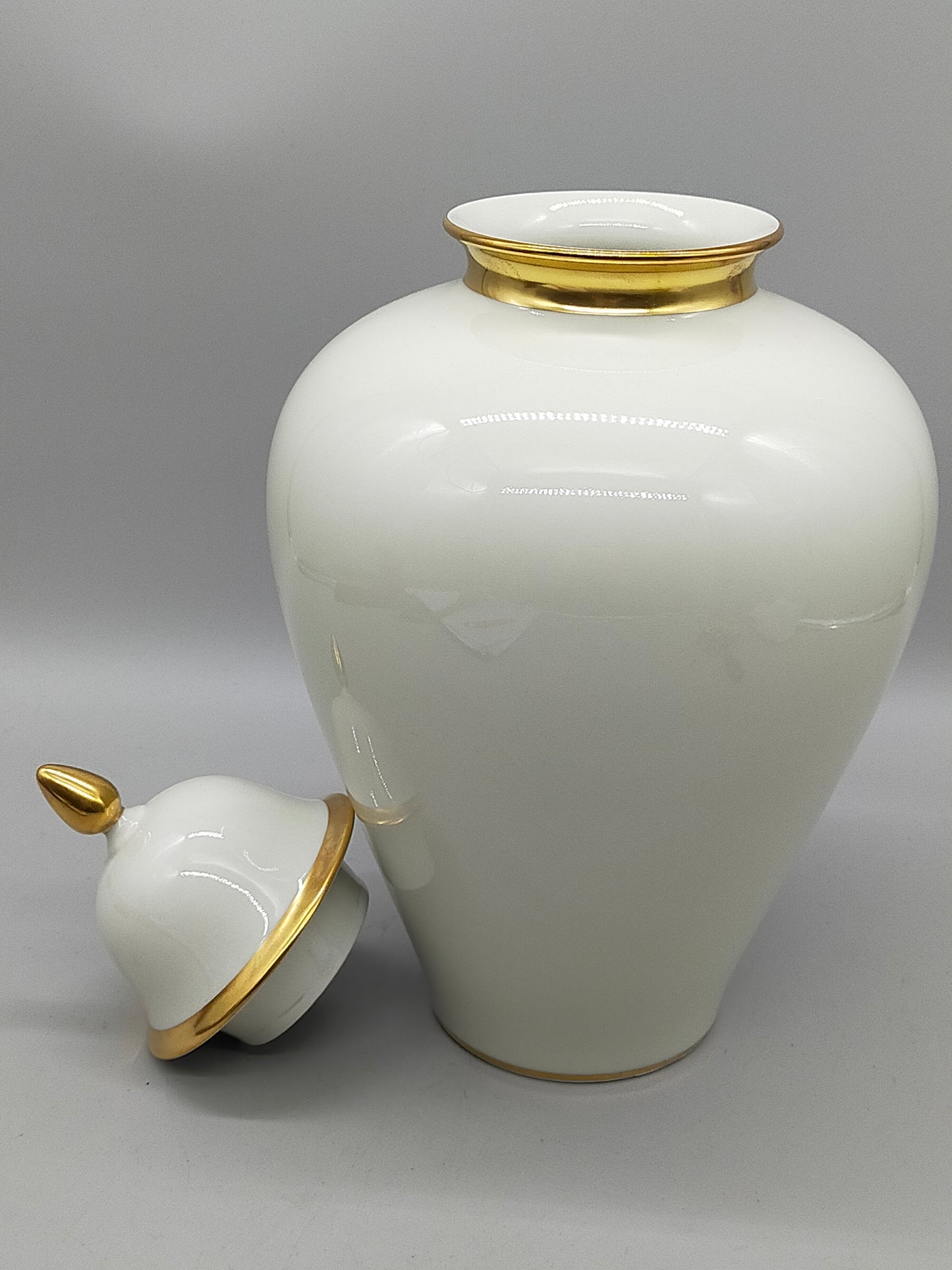 Edle Royal KM Deckelvase Porzellan – Klassisches Design mit Goldrand