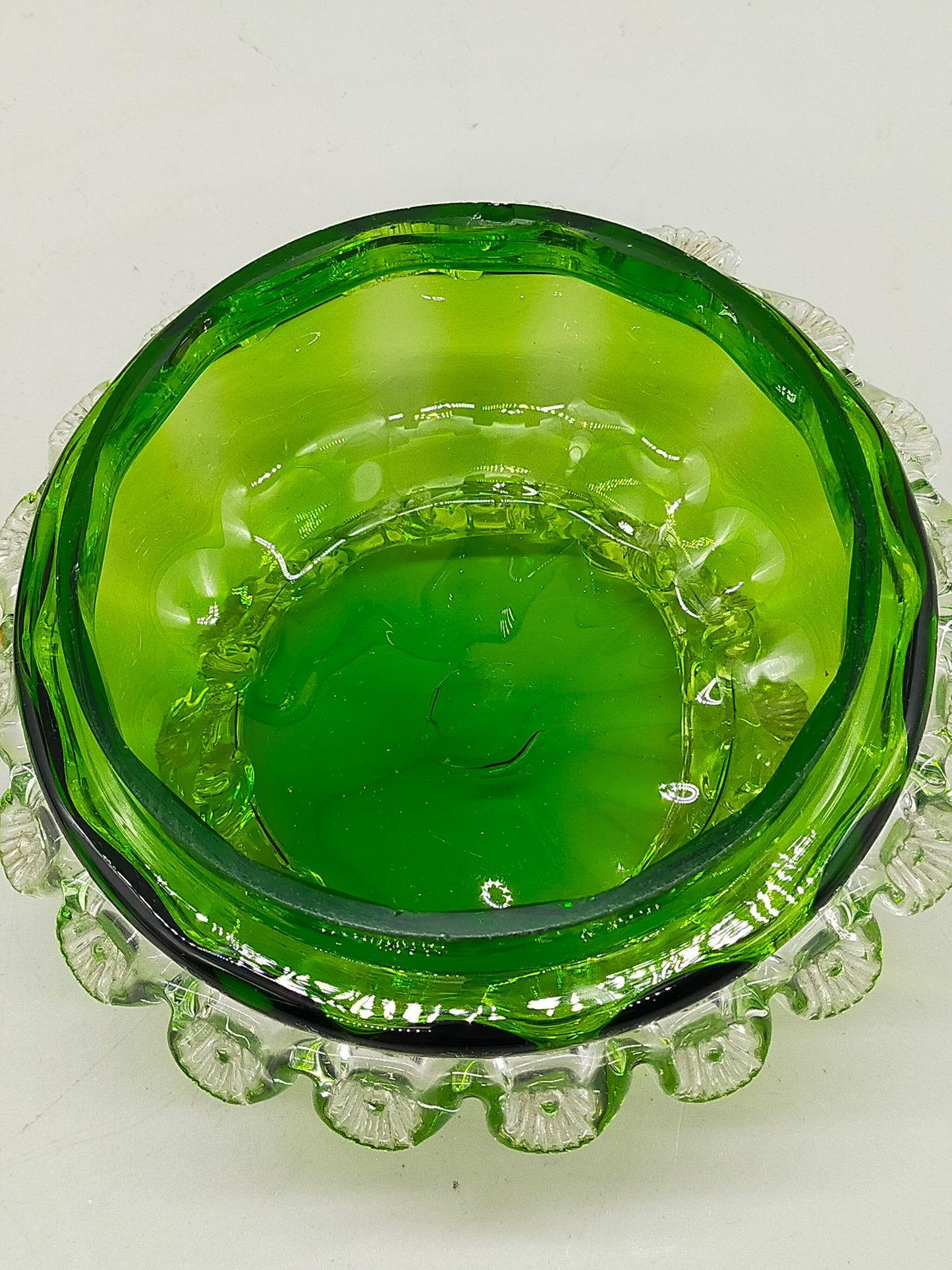 Antike Murano Glas Dose – Grünes Kunstglas mit klaren Applikationen