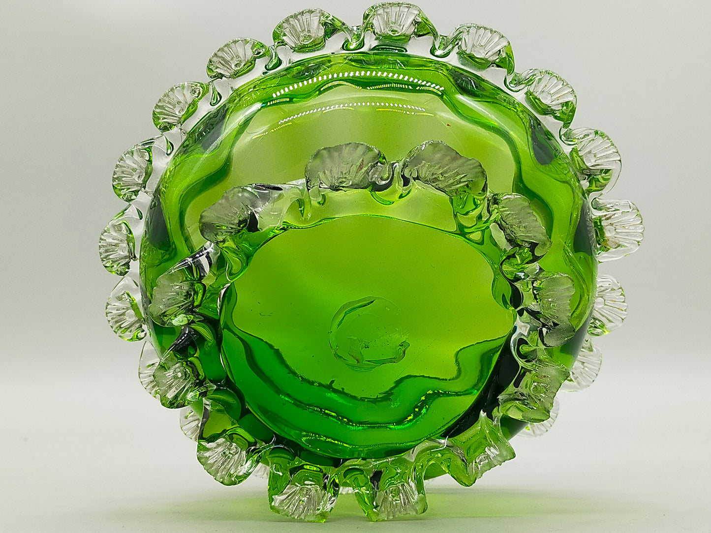 Antike Murano Glas Dose – Grünes Kunstglas mit klaren Applikationen
