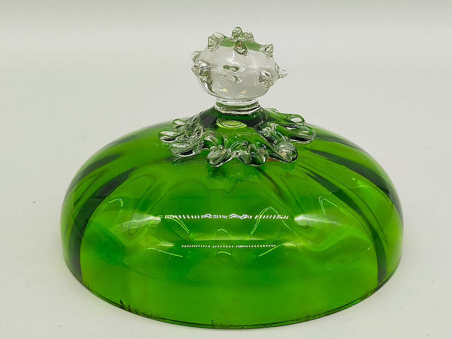 Antike Murano Glas Dose – Grünes Kunstglas mit klaren Applikationen