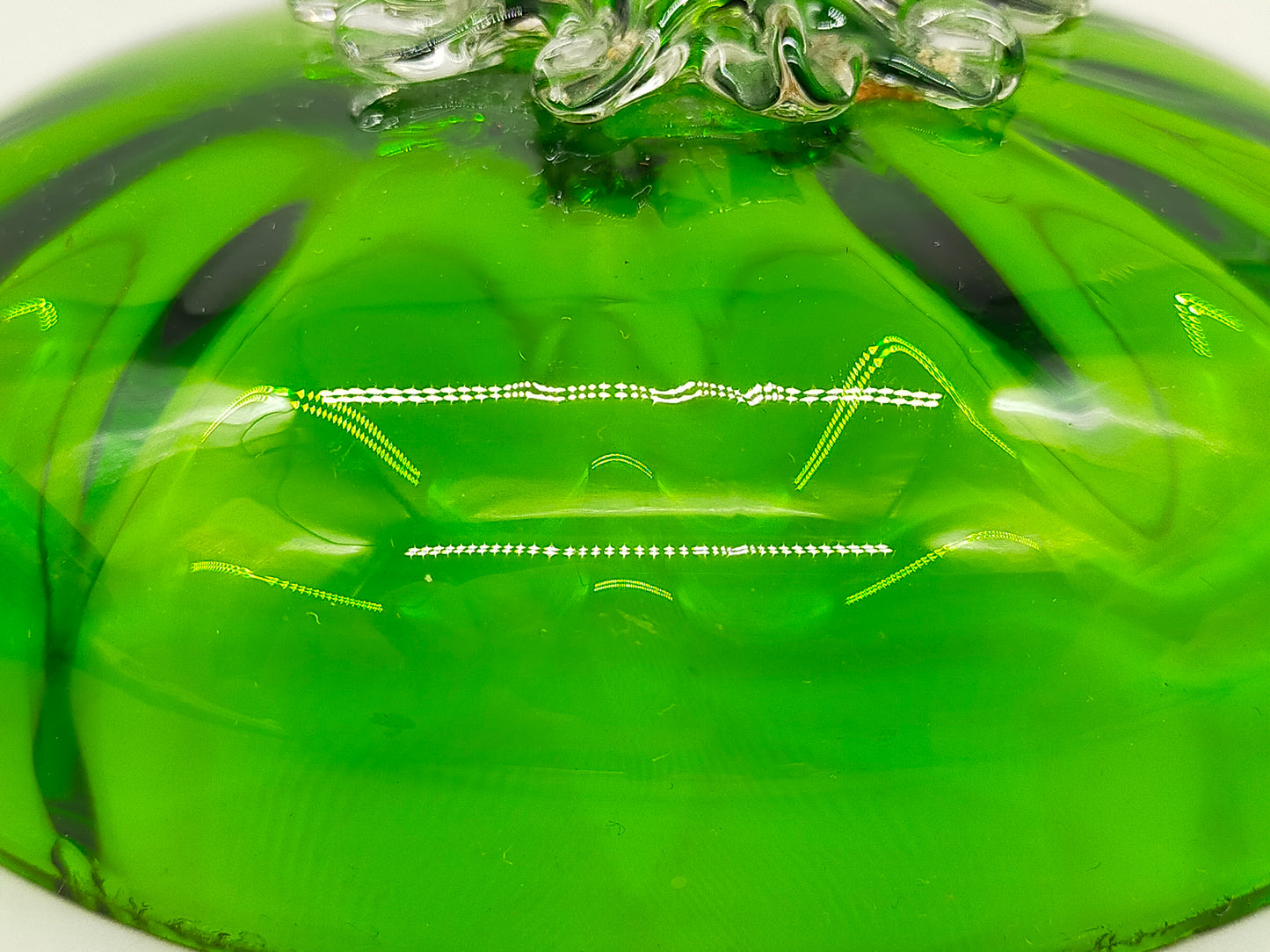 Antike Murano Glas Dose – Grünes Kunstglas mit klaren Applikationen
