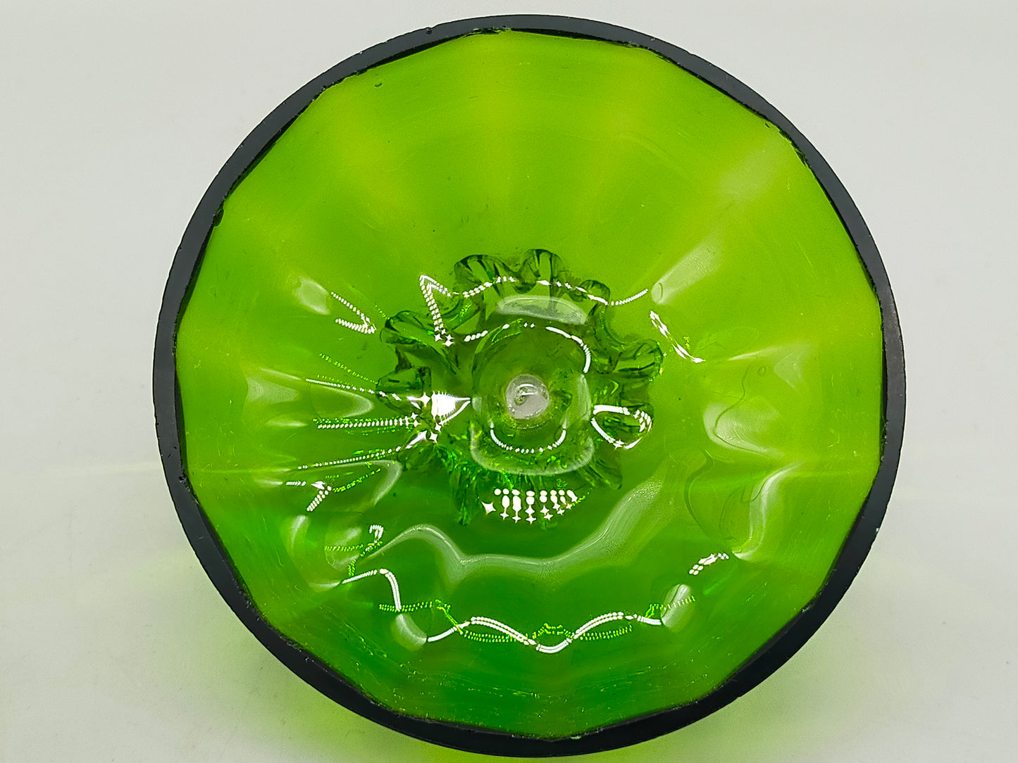 Antike Murano Glas Dose – Grünes Kunstglas mit klaren Applikationen