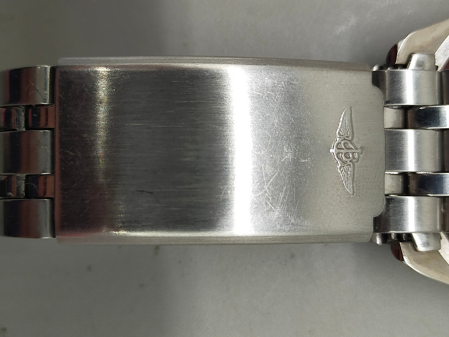 Edle Breitling Herren Uhr – Sportliches Design mit Mondphase