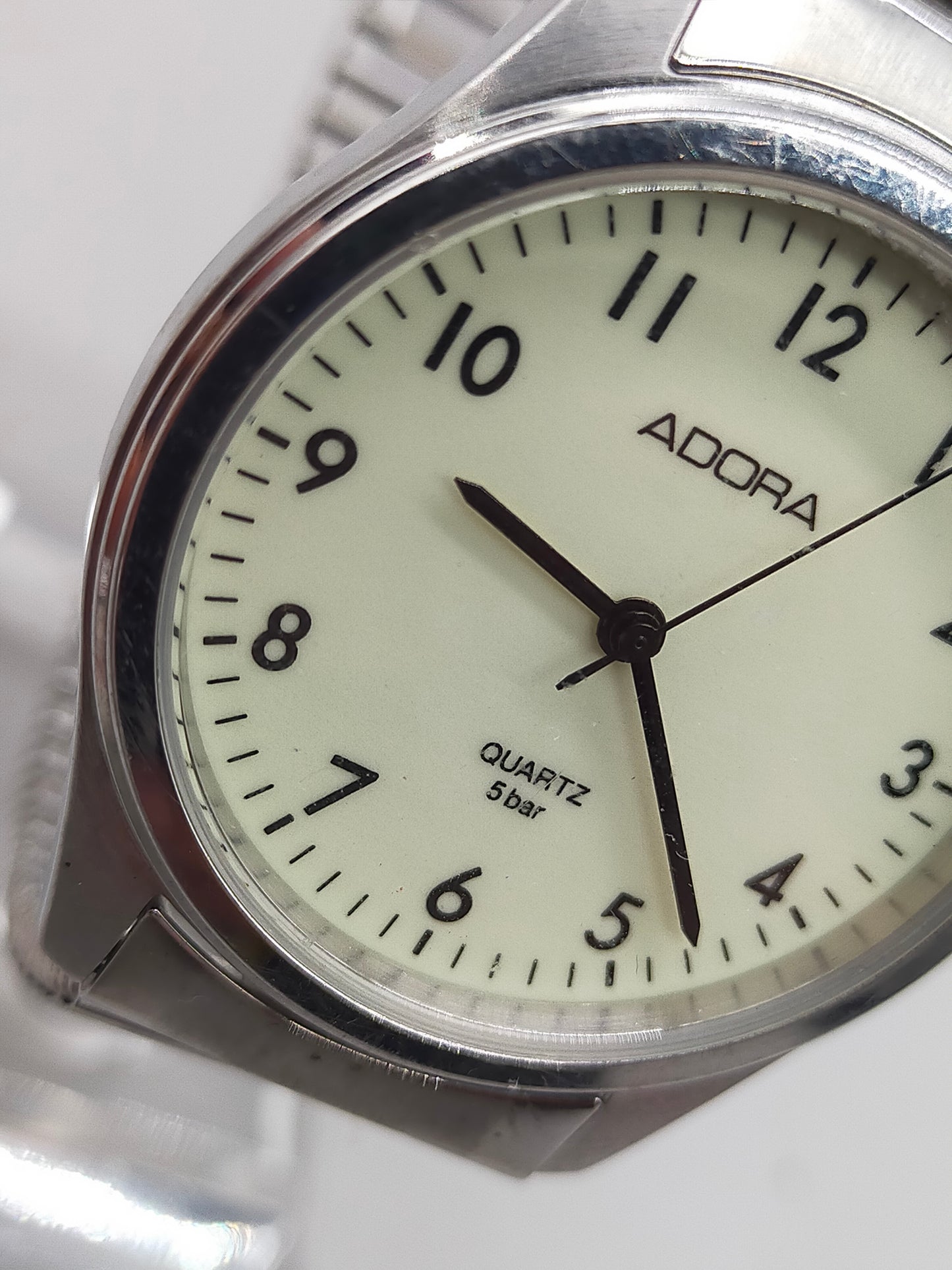 Klassische Adora Herren Uhr – Silberfarben mit Flexarmband