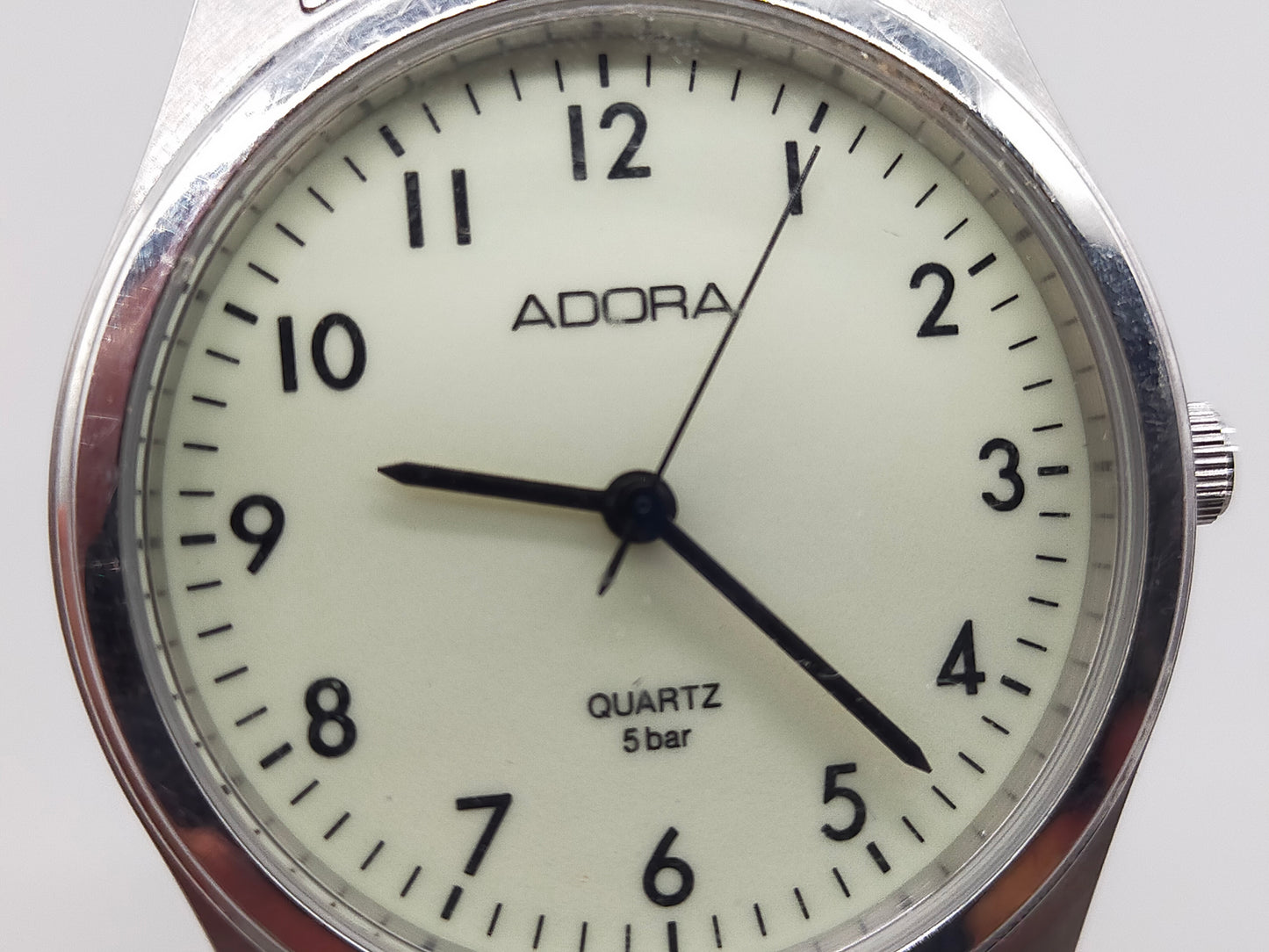 Klassische Adora Herren Uhr – Silberfarben mit Flexarmband