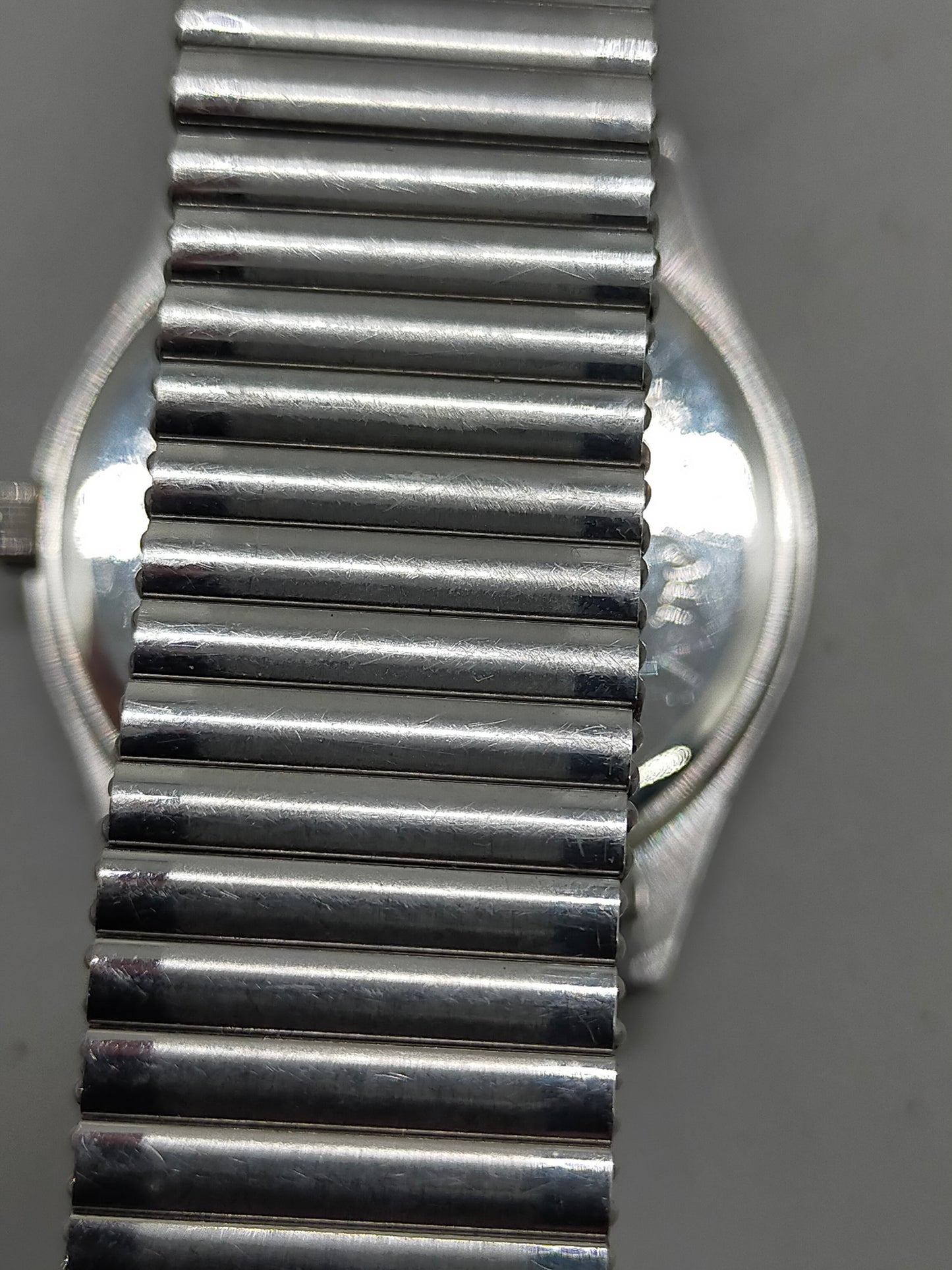 Klassische Adora Herren Uhr – Silberfarben mit Flexarmband