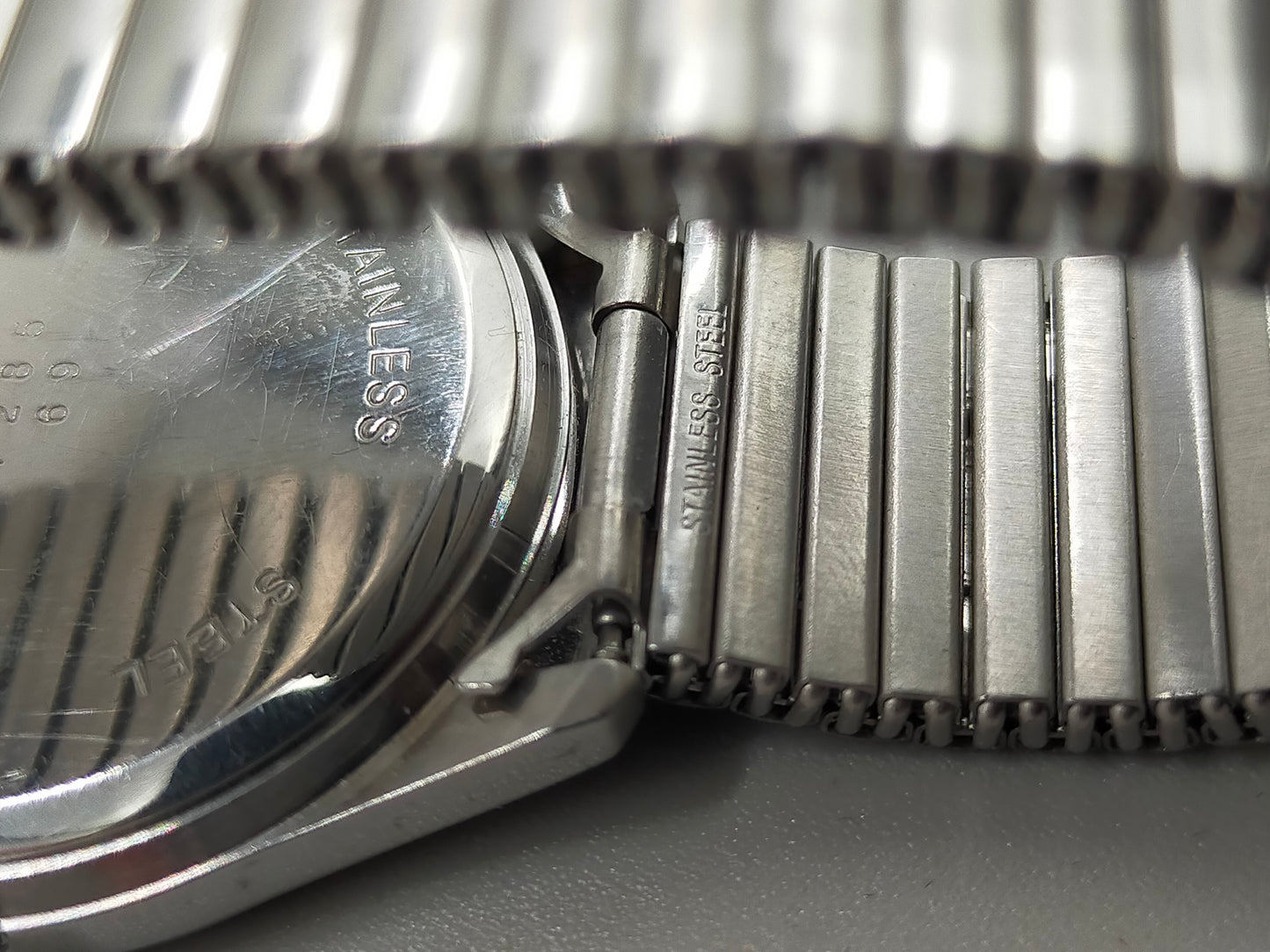 Klassische Adora Herren Uhr – Silberfarben mit Flexarmband