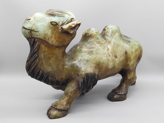 Antike Kamel Skulptur aus Jadestein – Handgearbeitete Tierfigur