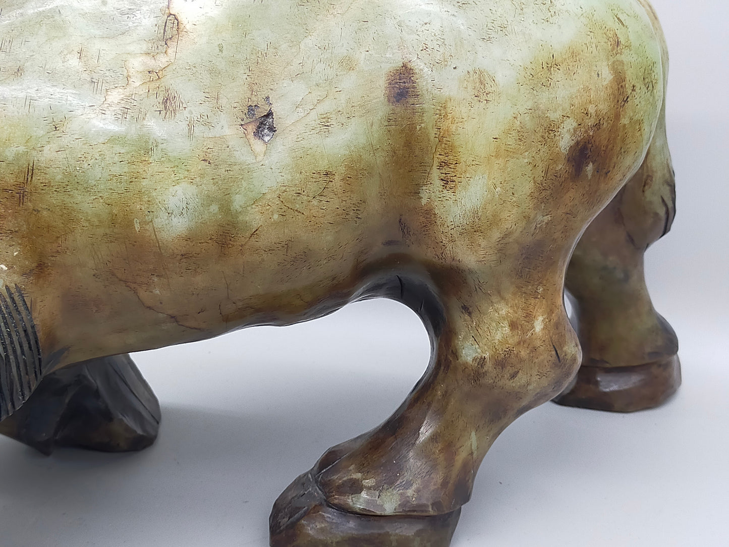 Antike Kamel Skulptur aus Jadestein – Handgearbeitete Tierfigur