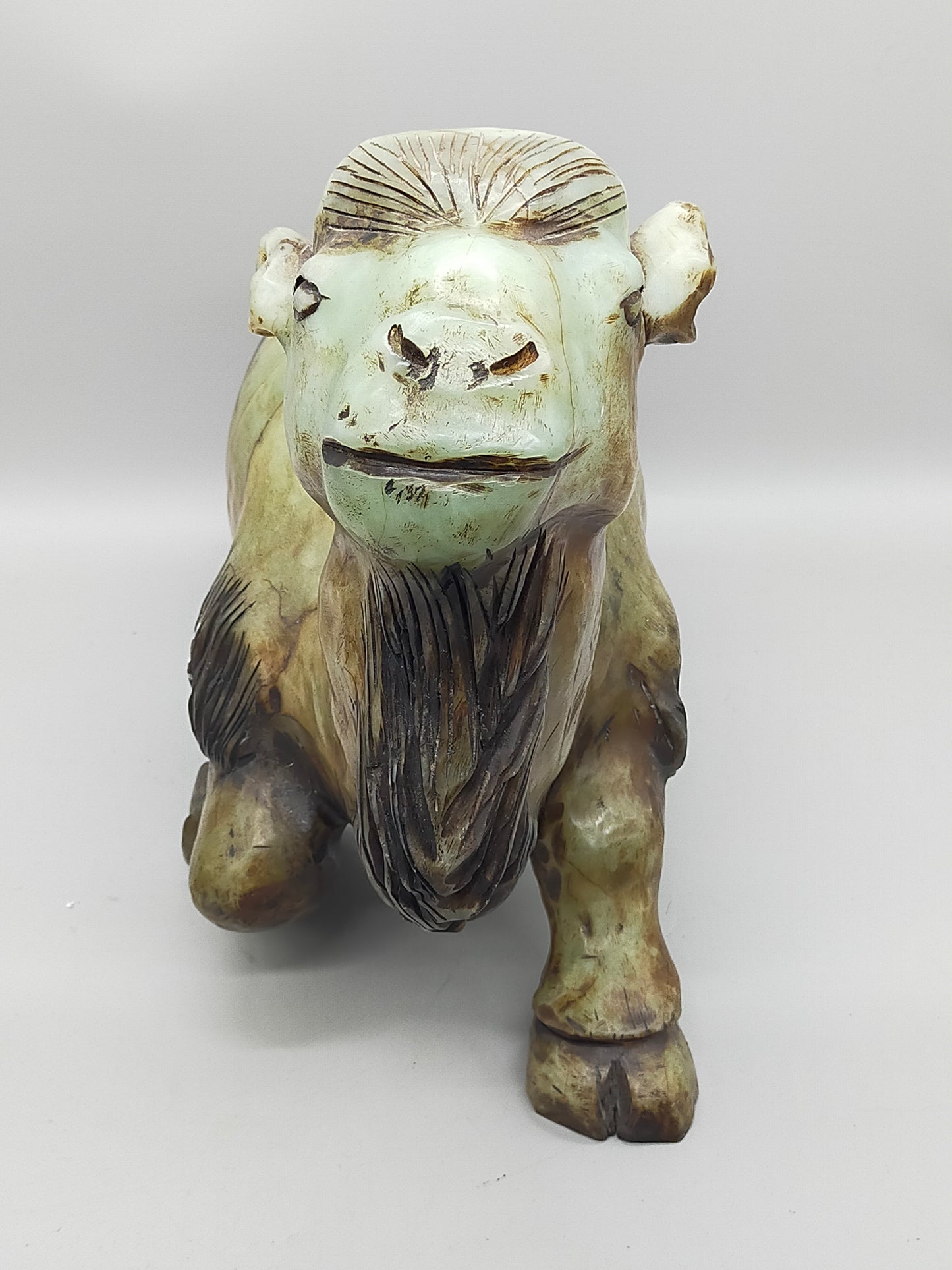 Antike Kamel Skulptur aus Jadestein – Handgearbeitete Tierfigur