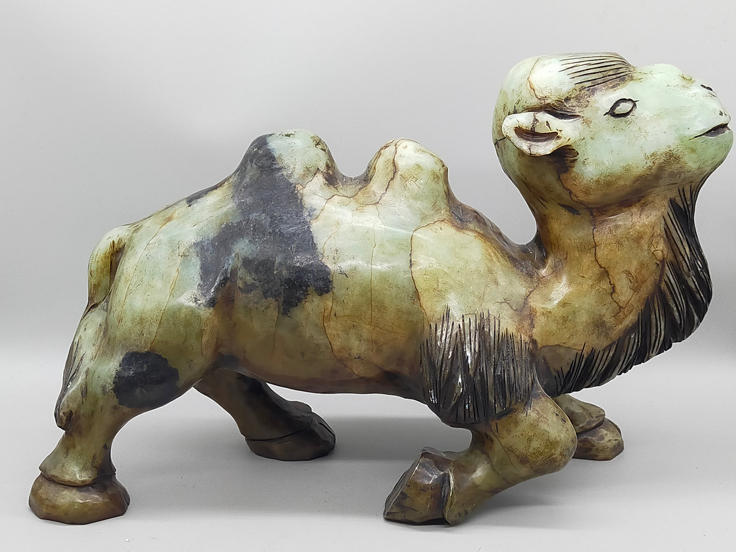 Antike Kamel Skulptur aus Jadestein – Handgearbeitete Tierfigur