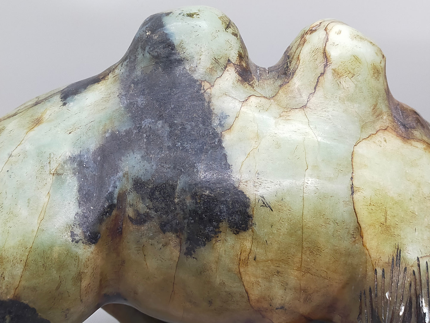 Antike Kamel Skulptur aus Jadestein – Handgearbeitete Tierfigur