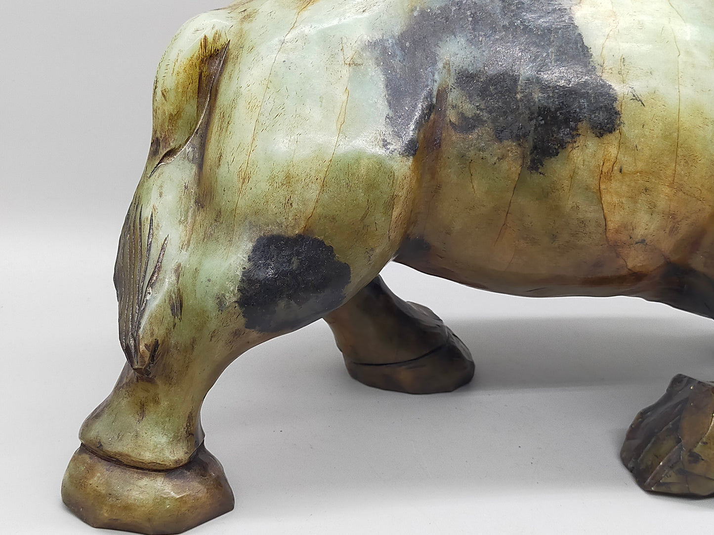 Antike Kamel Skulptur aus Jadestein – Handgearbeitete Tierfigur