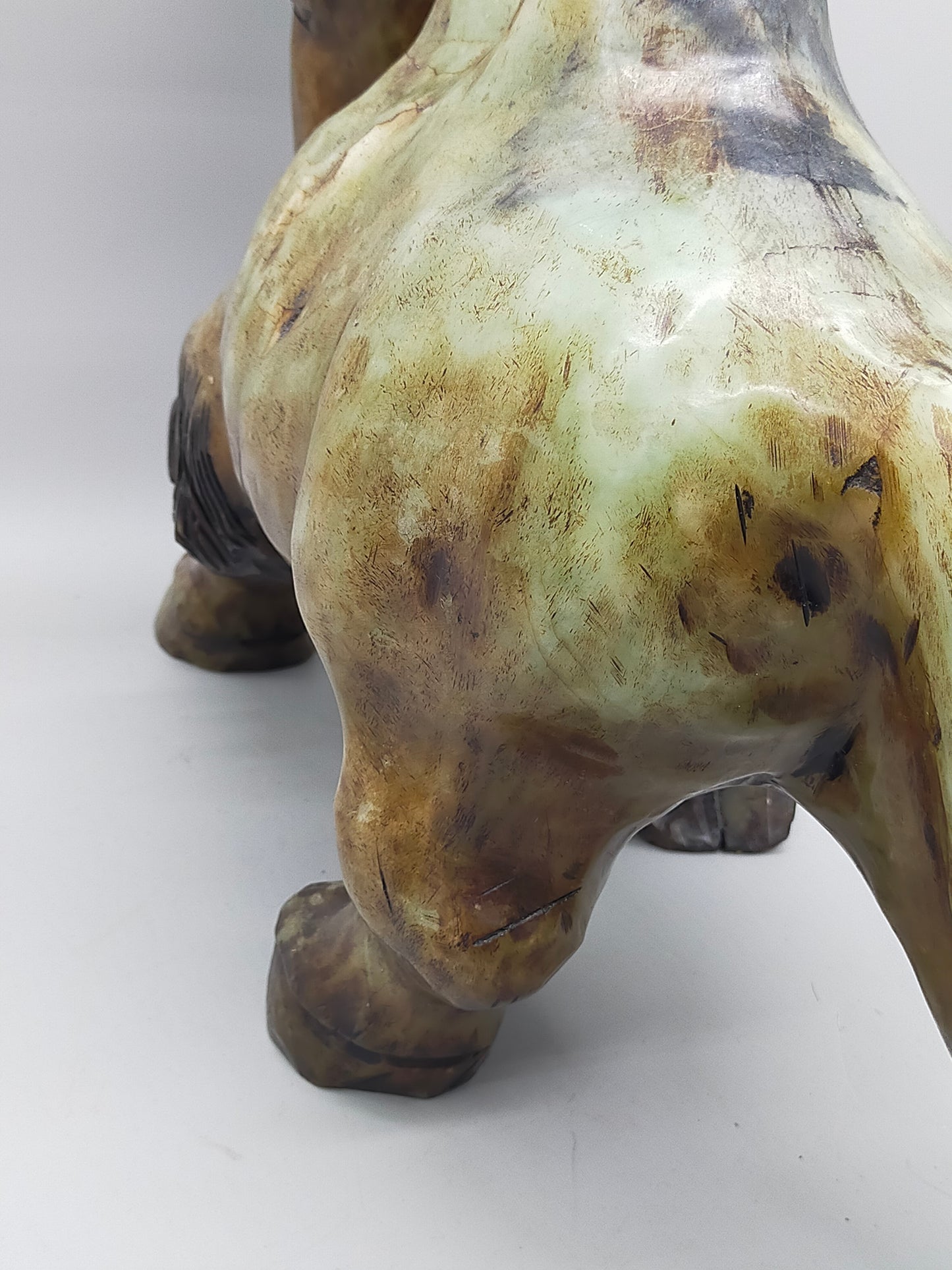 Antike Kamel Skulptur aus Jadestein – Handgearbeitete Tierfigur