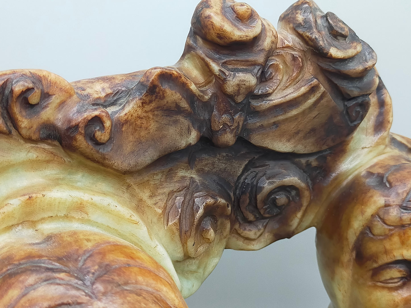 Antike Jadestein Skulptur – Handgeschnitzte Figurengruppe aus Fernost