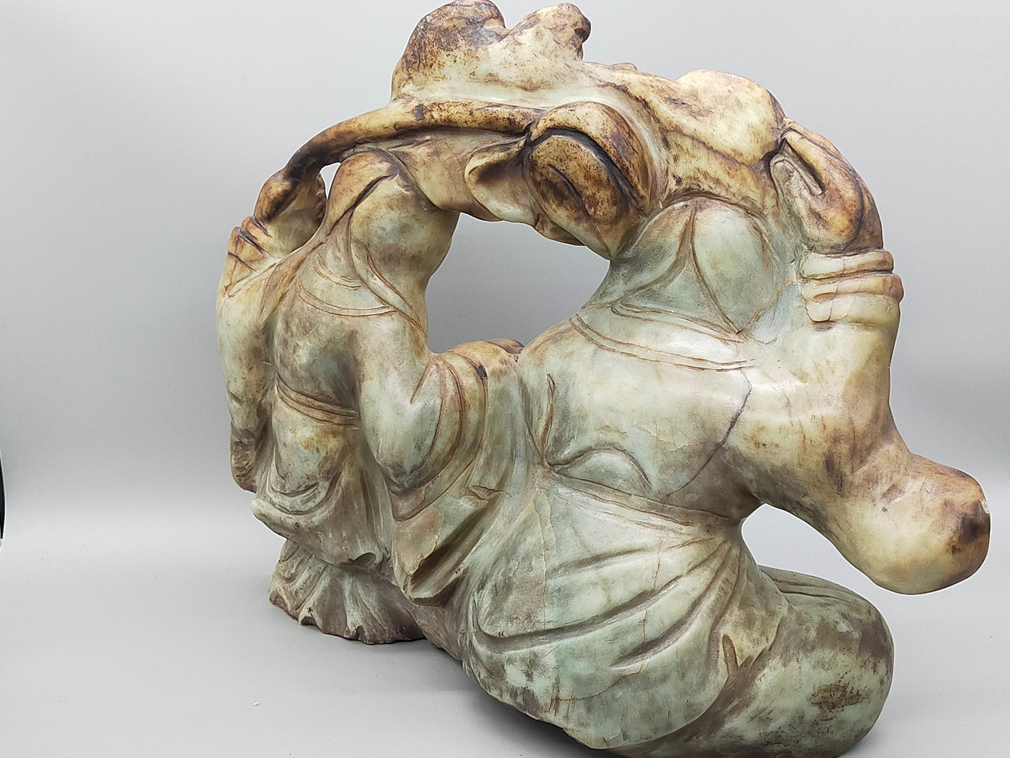 Antike Jadestein Skulptur – Handgeschnitzte Figurengruppe aus Fernost