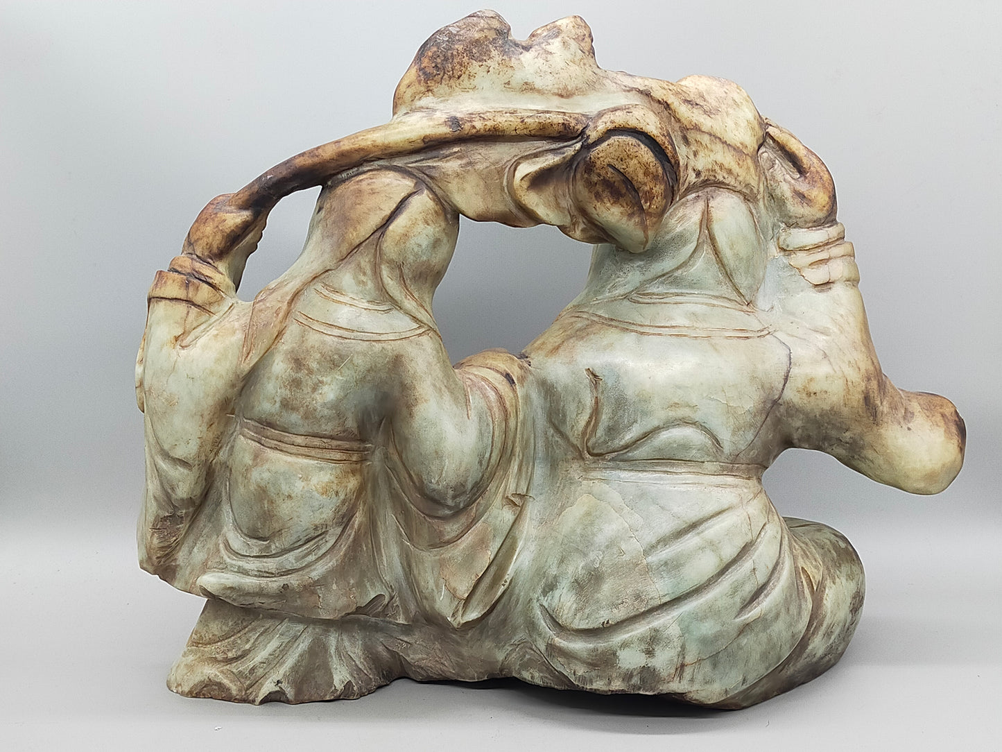 Antike Jadestein Skulptur – Handgeschnitzte Figurengruppe aus Fernost