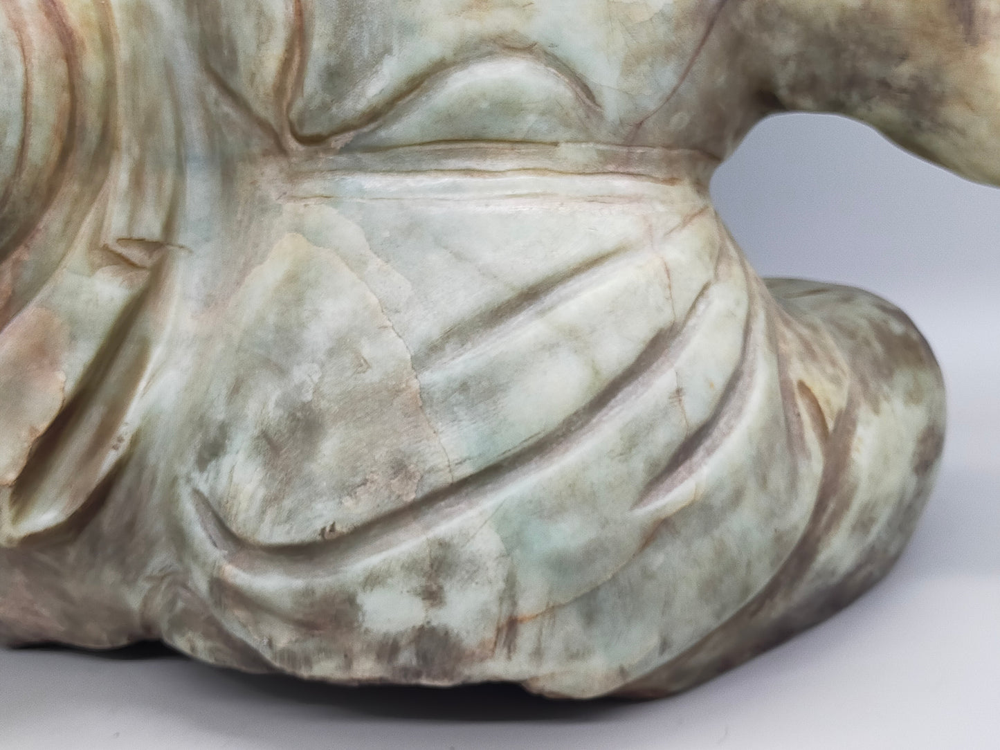 Antike Jadestein Skulptur – Handgeschnitzte Figurengruppe aus Fernost