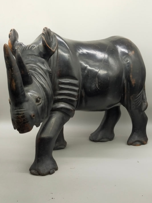 Handgeschnitzte Nashorn Skulptur aus Massivholz