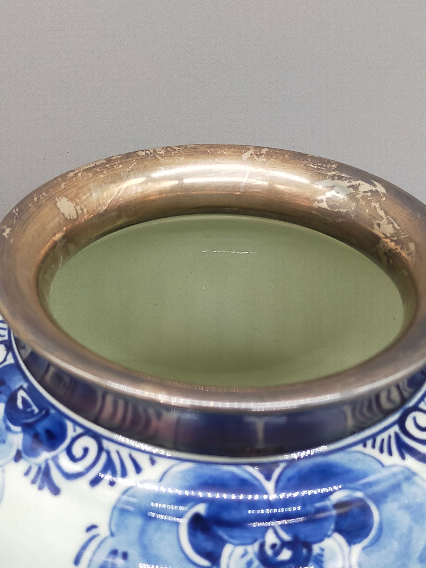 Prunkvolle Regina Delft Vase – mit 925 Sterling Silberrand