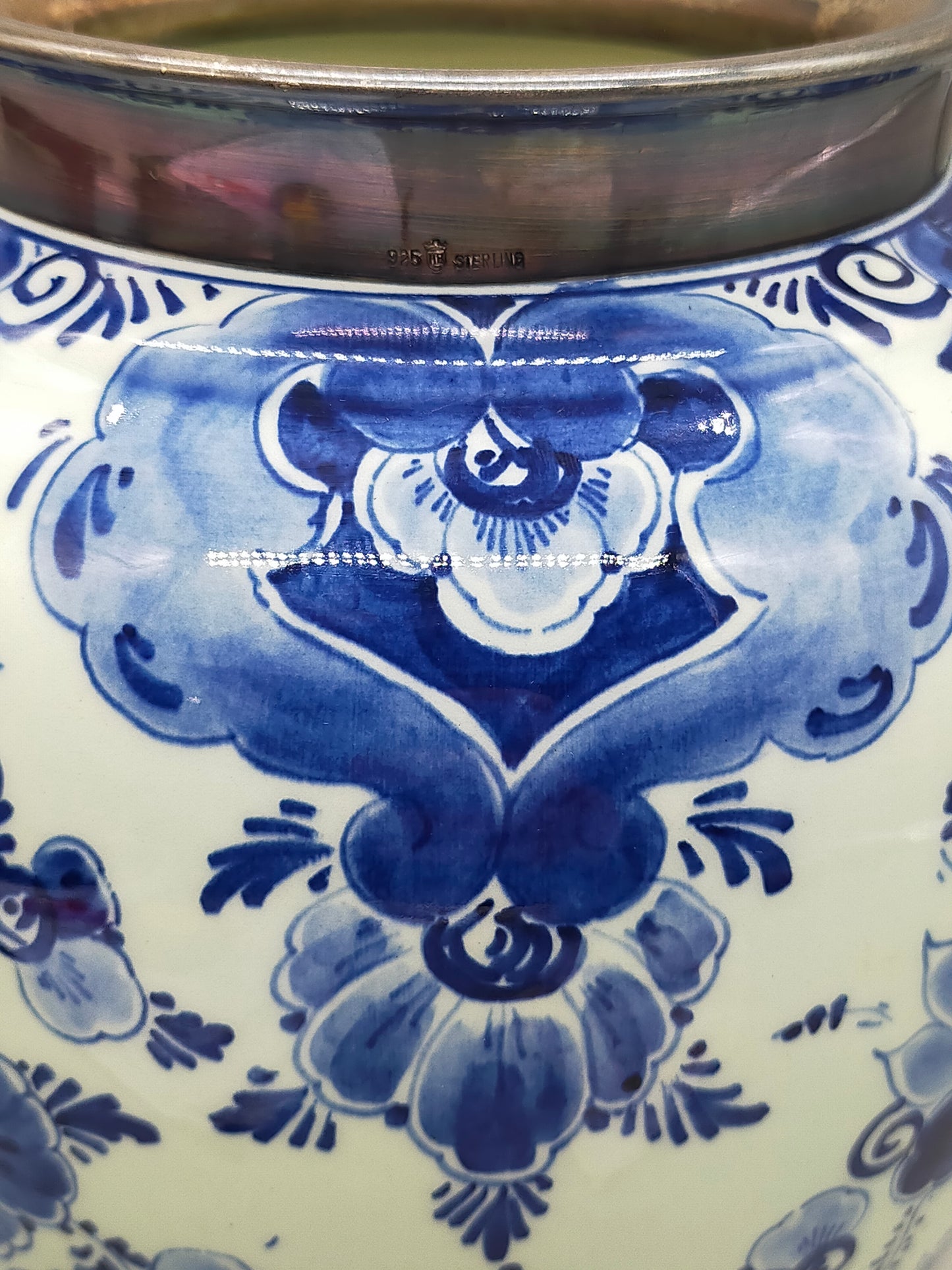 Prunkvolle Regina Delft Vase – mit 925 Sterling Silberrand