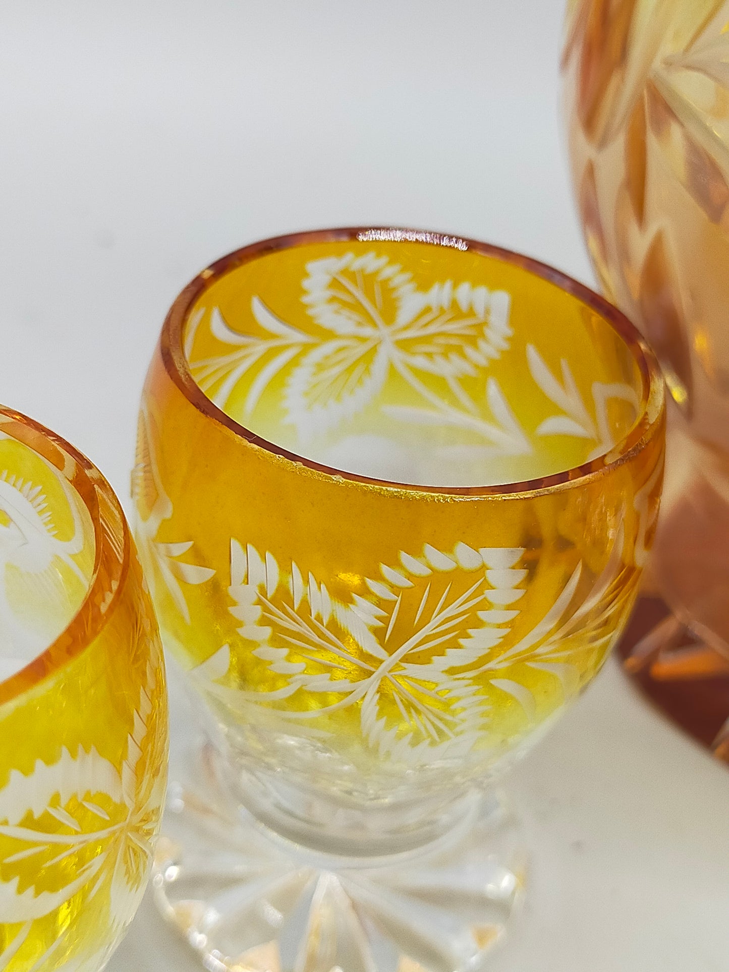 Edles Likörset aus Bernstein Glas – Antikes Design mit Blumenschliff