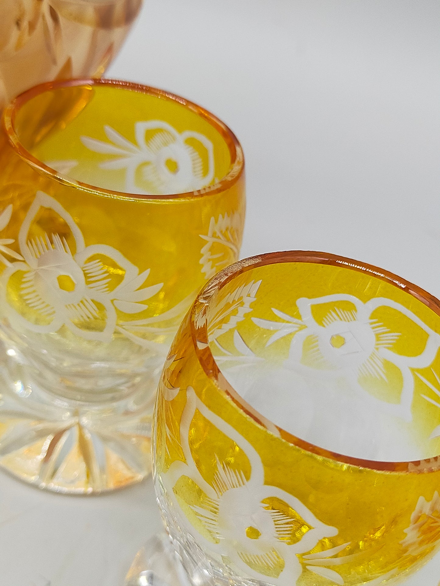 Edles Likörset aus Bernstein Glas – Antikes Design mit Blumenschliff