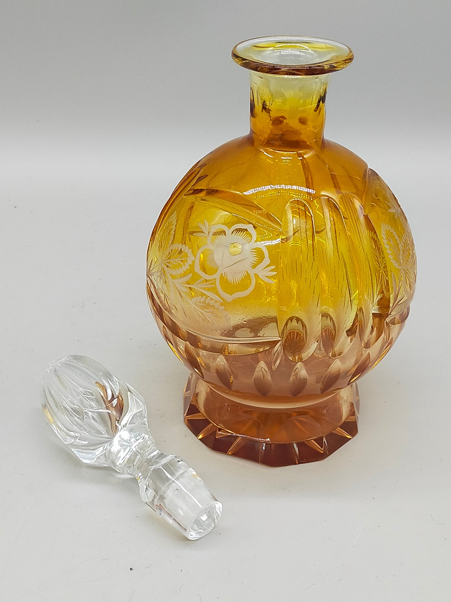 Edles Likörset aus Bernstein Glas – Antikes Design mit Blumenschliff
