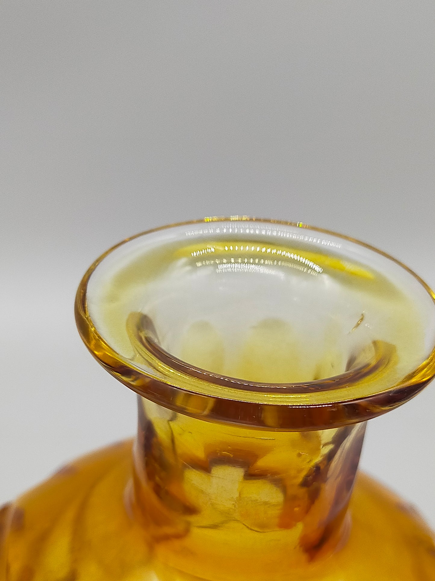 Edles Likörset aus Bernstein Glas – Antikes Design mit Blumenschliff