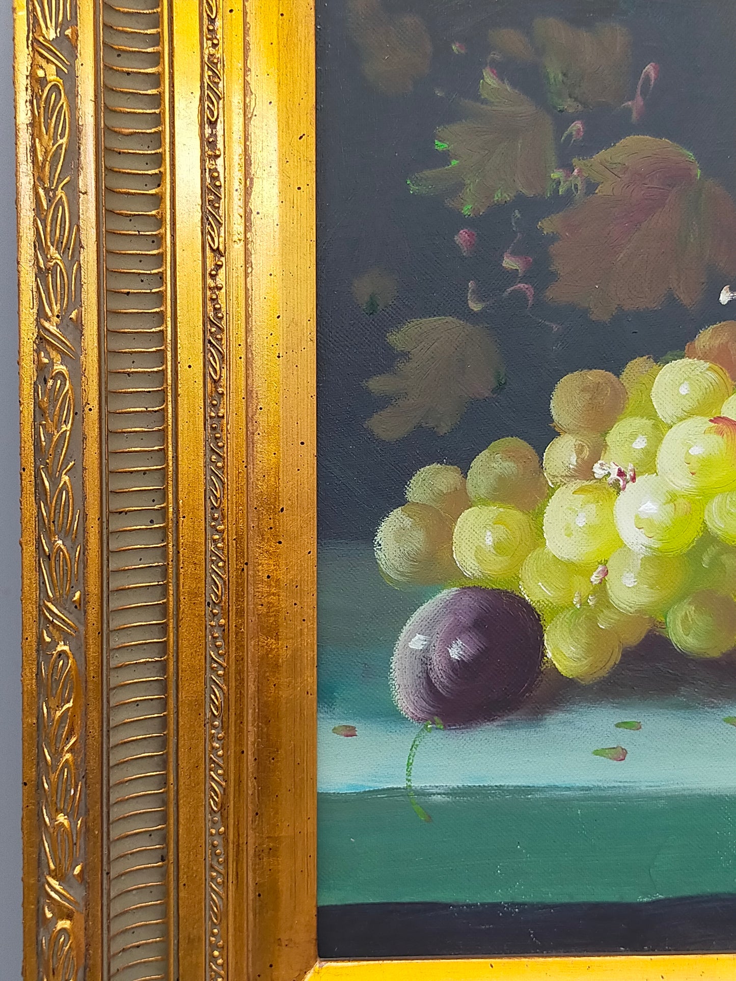 Klassisches Stillleben von Buraglio – Prunkvoller Gold Rahmen